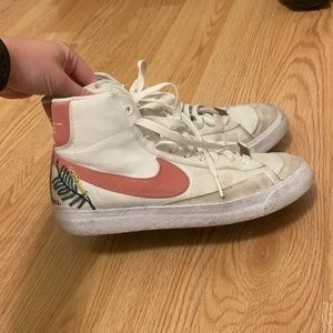 Nike Blazers, Women’s 7.5